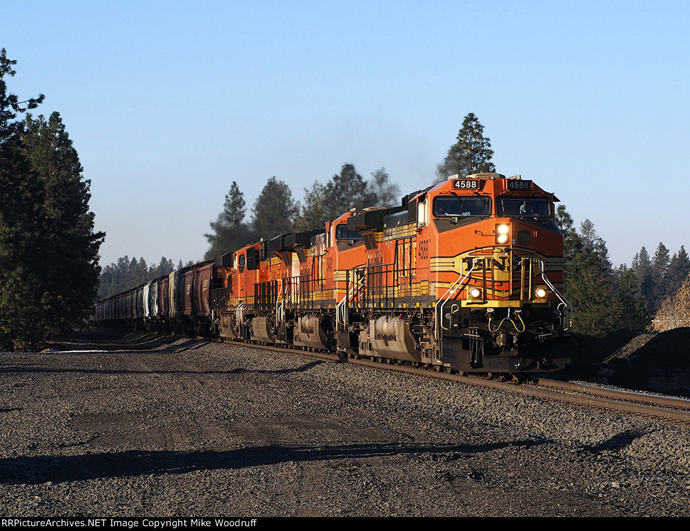 BNSF 4588